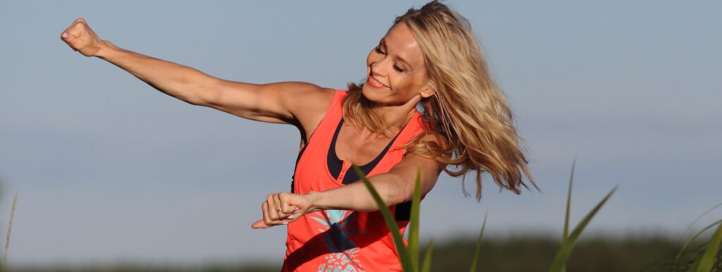 Mjaux Moves Zumbaa tai joogaa ulkoilmassa – tilattava elämyslahja ystävälle tai ohjelmanumero juhliin ja virkistyspäiviin Oulussa.